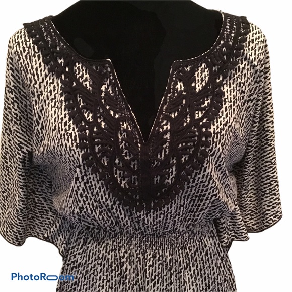 My Michelle black & white flutter sleeve dress - Picture 2 of 7